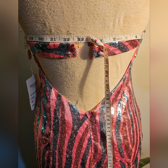 Elegant Multicolor Halter Sequined Maxi Dress. Backless. Size 8. Mermaid Style - Picture 9 of 11